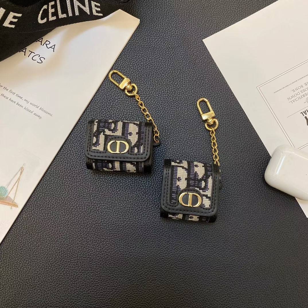 AirPods case with elegant chain, black