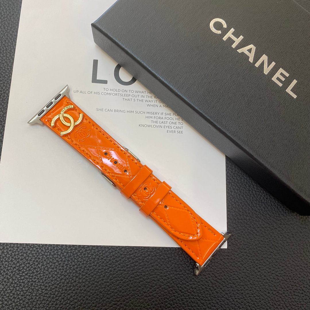 Glossy leather Apple Watch strap metal logo