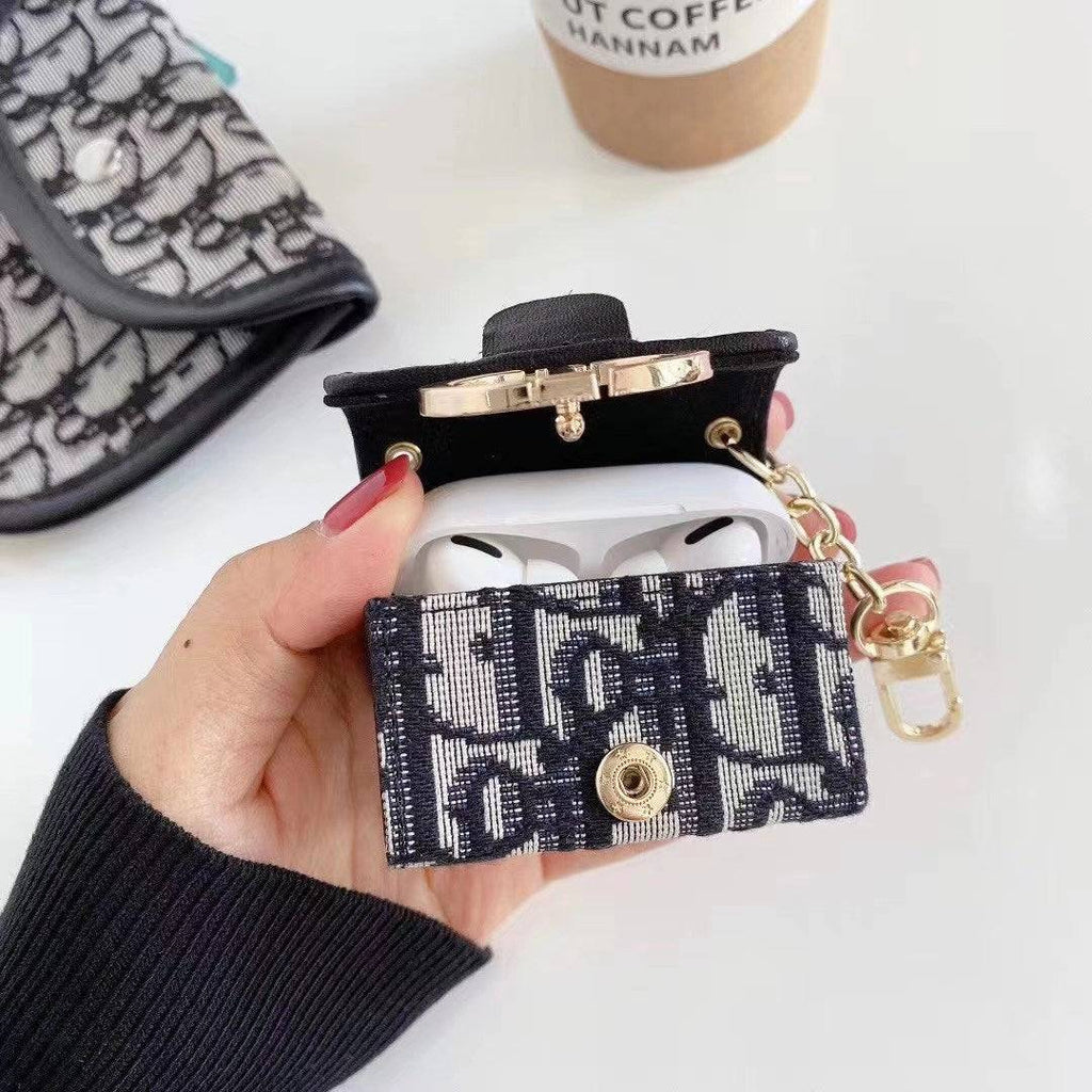 AirPods case with elegant chain