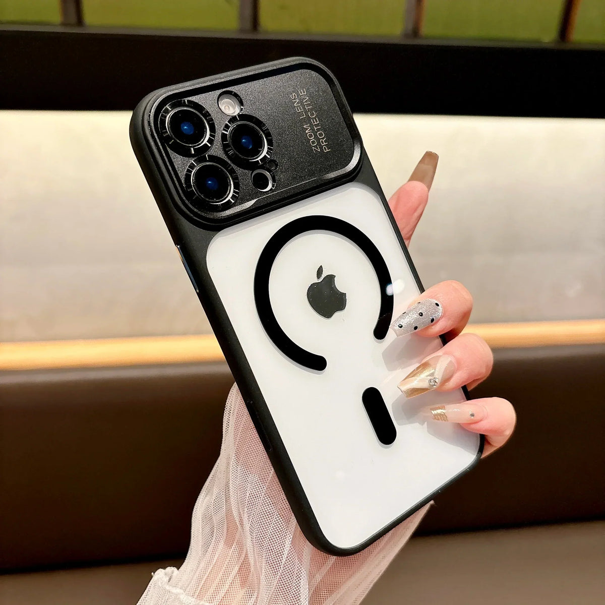 Clear magnetic case for iPhone 17 / 16 / 15 / 14