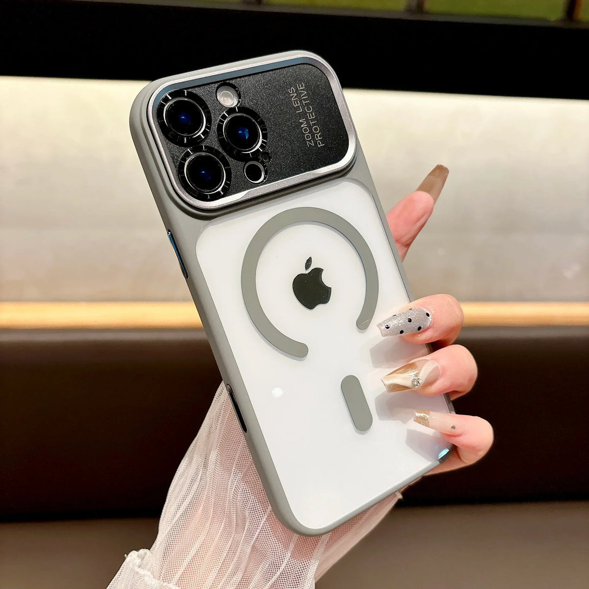 Clear magnetic case for iPhone 17 / 16 / 15 / 14