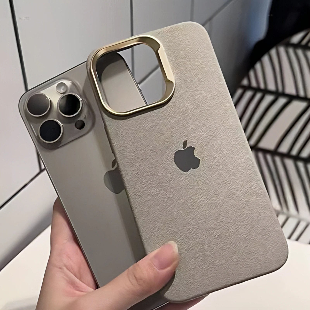 Leather case for iPhone 16 / 15 / 14 with MagSafe